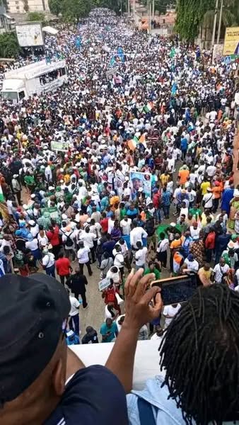 Marée humaine à Yopougon : l’opposition marche unie pour l’inclusion 