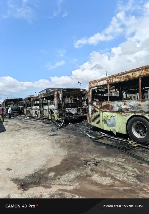 Côte d’Ivoire : 13 bus de la SOTRA calcinés à Koumassi 