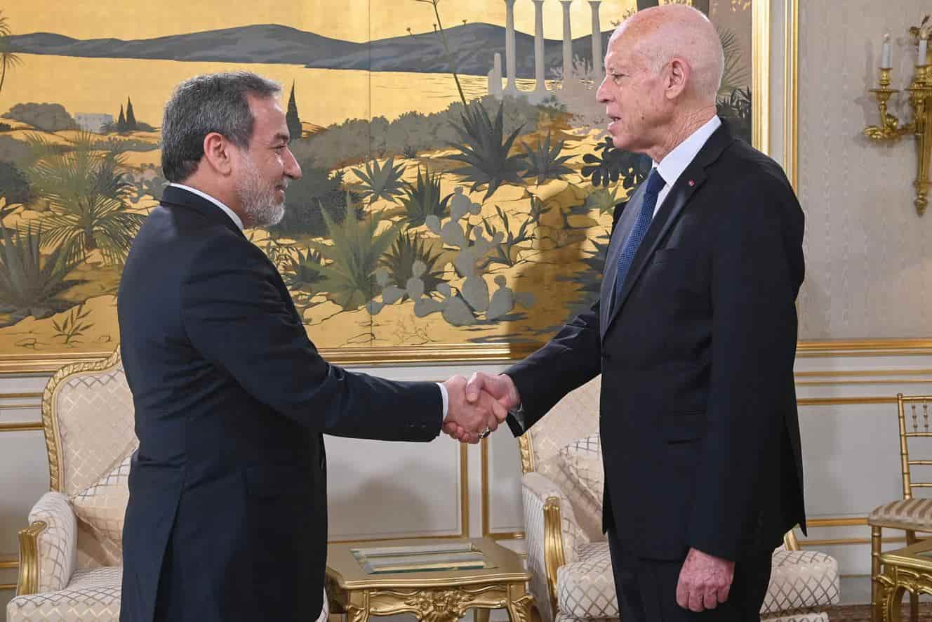 Diplomatie : le président tunisien reçoit le ministre iranien des Affaires étrangères, Abbas Araghtchi.