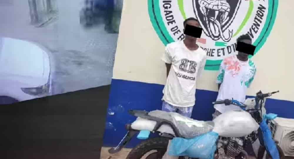Côte d’Ivoire : voulant lui arracher son sac, 2 voleurs à moto provoquent la mort d’un individu
