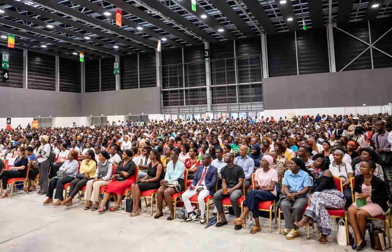 FODESE 2025 : des milliers de jeunes se lancent à la recherche d’un avenir professionnel
