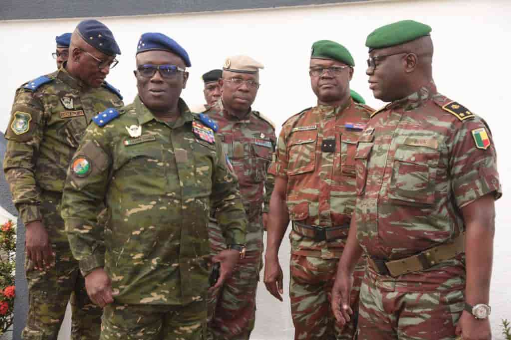 Partenariat stratégique : les armées ivoirienne et béninoise en concertation à Abidjan