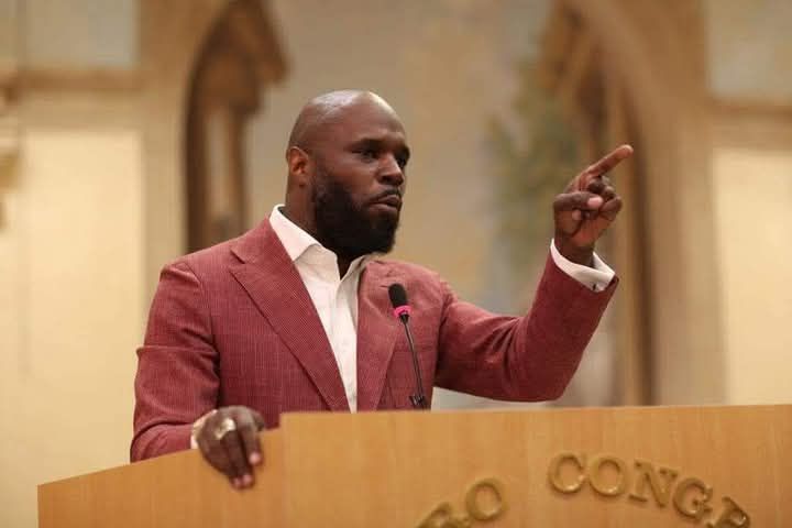 Congo Brazzaville : Interpellé, l’activiste Kemi Seba  est libre  