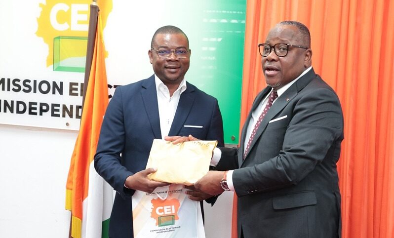 Présidentielle 2025 : la CEI remet les kits de parrainage à 31 prétendants à la candidature
