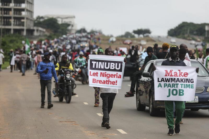 Nigéria : les manifestations contre la vie chère augmentent la pression malgré l’appel de Tinubu