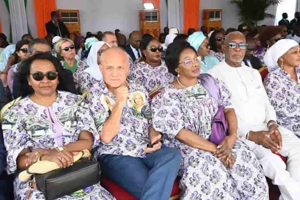 Le PPA-CI critique l'ambassadeur de France pour avoir porté un pagne à l'effigie de Dominique Ouattara